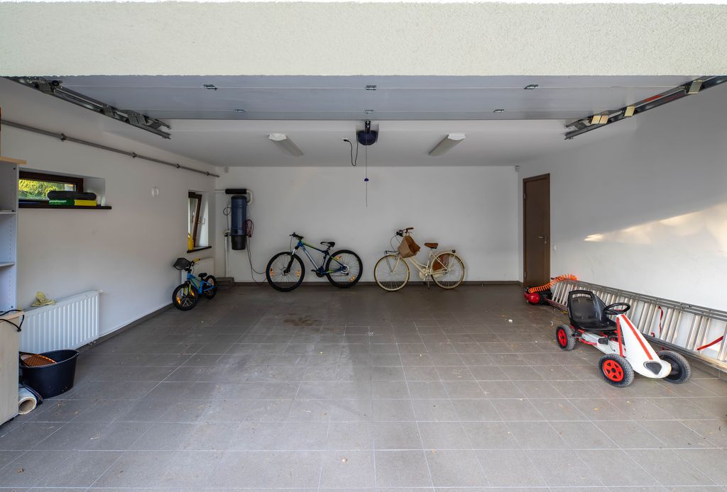 Atelier garage carrelage gris résistant