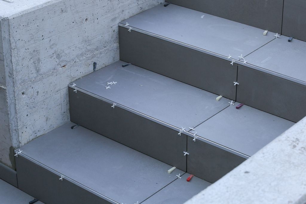 Escalier extérieur carrelage prêt à jointer