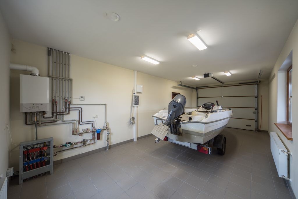 Garage carrelage gris clair grand format