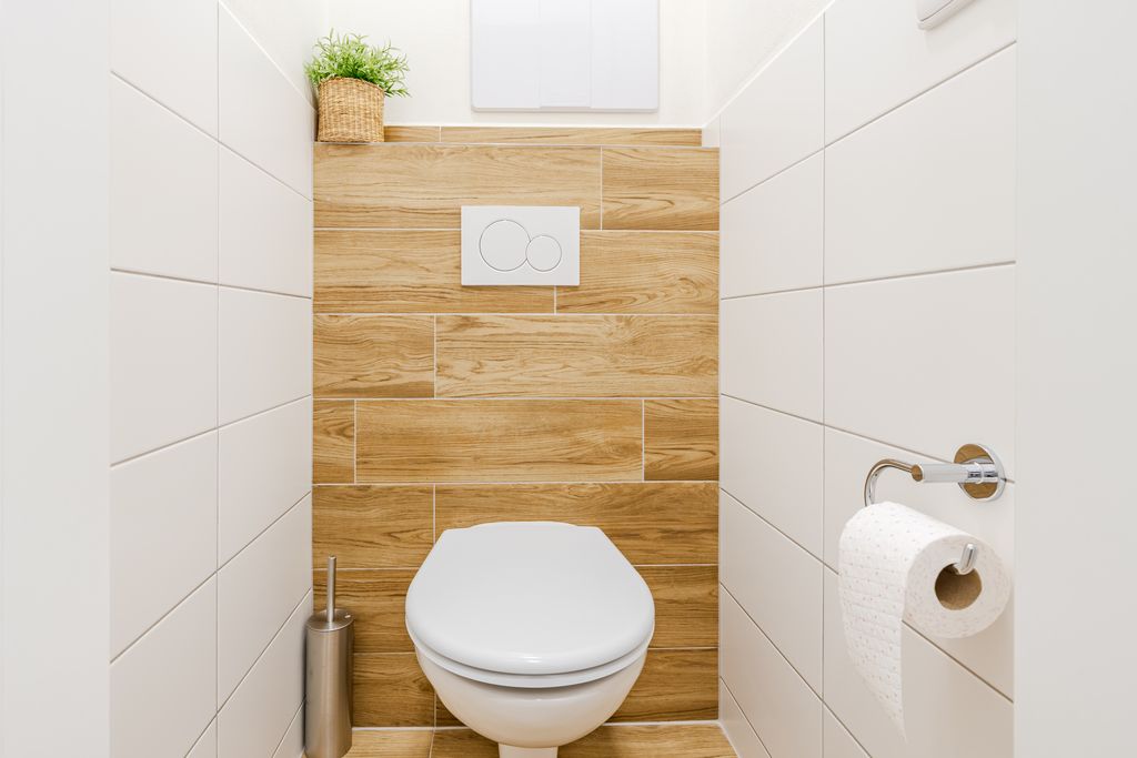 WC carrelage effet bois naturel chaleureux