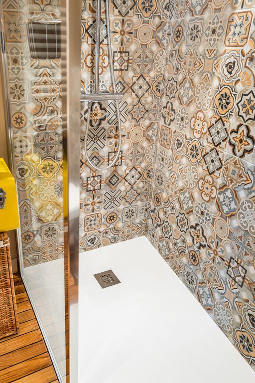 Faïence blanche mat salle de bain douche