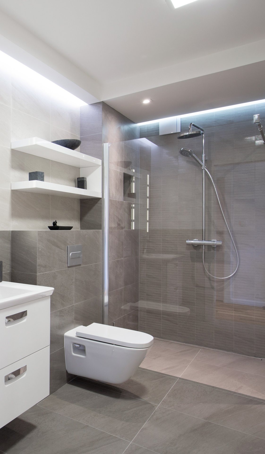 Salle de bain rénovée avec douche italienne à Libourne par MC Carreleur
