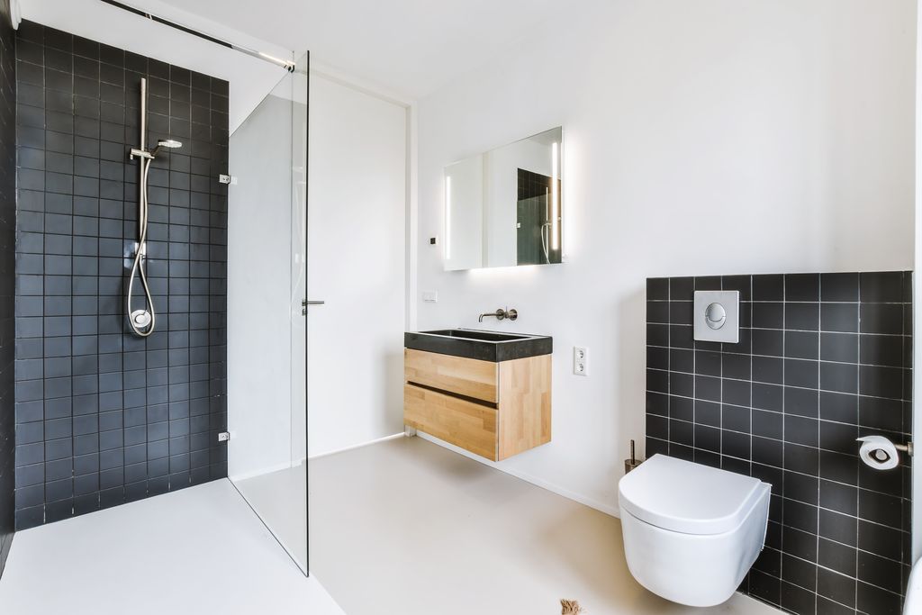 Béton ciré sol blanc salle de bain douche italienne — MC Carreleur Saint-Loubès