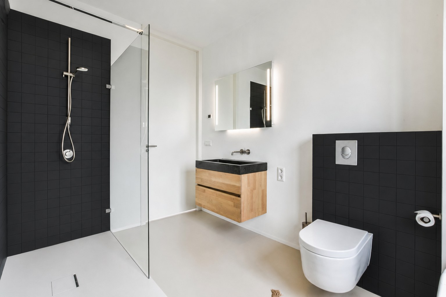 Douche italienne carrelage noir petit format, meuble vasque bois chêne, vasque noire et béton ciré blanc – MC Carreleur Saint-Loubès Gironde