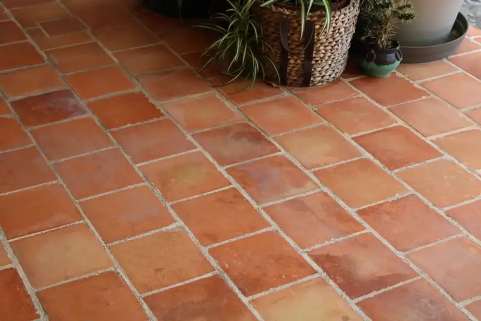 Sol en carreaux de terre cuite anciens